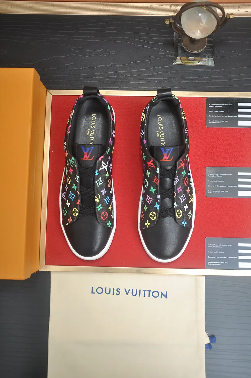 Men's men's shoes💰460💶[LOUIS VUITTON] Same style as LV. Louis Vuitton official website [satisfied] original single hot model, LV original factory cowhide material 👑1:1 original plate, sheepskin lining, original foam outsole. Body accessories one-to-one mold opening 💪 Counter quality 🙏 Dear friends, if you are still worried about wearing matching shoes 💋, then these shoes are your best choice 🎁🎁! 38-44